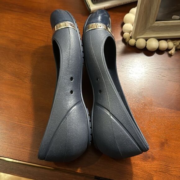 CROCS CAP TOE MIRROR BALLET FLATS SHOE - BLUE/SILVER - WOMENS - 6 - Picture 7 of 10